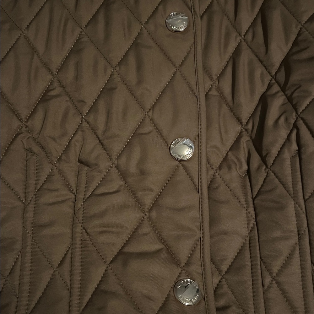 Burberry Quilted Victorian Jacket-PRICE FIRM, NO OFFERS PLS! - Picture 7 of 15
